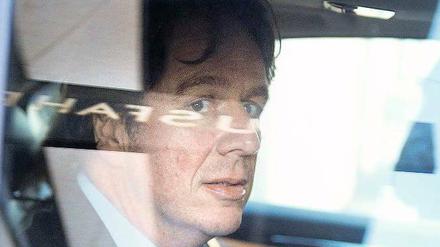 Wer ist, zum Beispiel, Jörg Kachelmann? Bislang haben 165 Autoren am Wikipedia-Artikel über den Moderator mitgeschrieben. Es gab 396 Überarbeitungen, 19 Quellenangaben und diverse Löschaktionen. Das ist nicht unbedingt zuverlässig, sagt Wiki-Watch. Foto: dpa