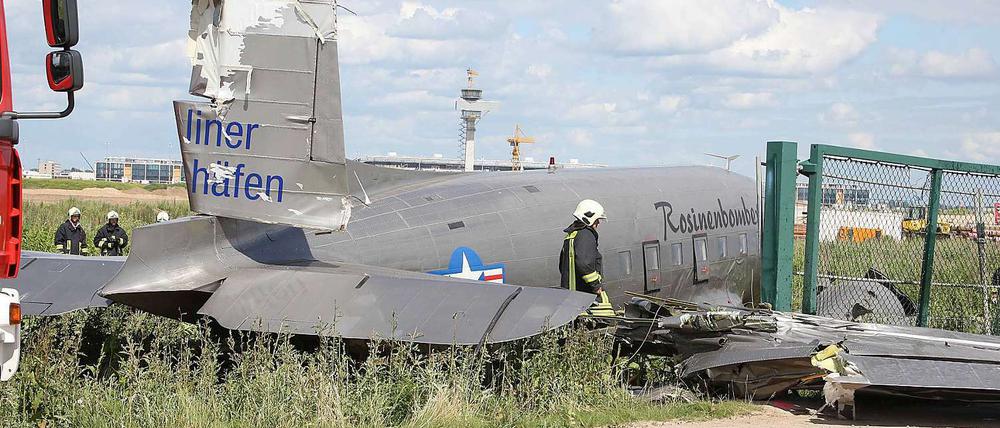Bei dem Rosinenbomber wurde eine Tragfläche abgerissen.