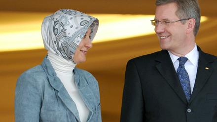 Bundespräsident Christian Wulff und die Frau des Präsidenten der Republik Türkei, Hayrünnisa Gül.