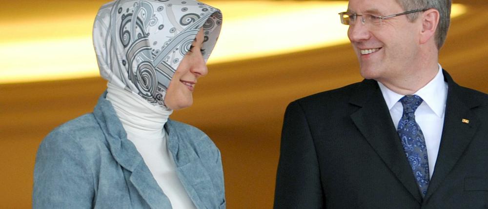 Bundespräsident Christian Wulff und die Frau des Präsidenten der Republik Türkei, Hayrünnisa Gül.