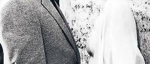 Posen. Giorgio Albertazzi und Delphine Seyrig in „Letztes Jahr in Marienbad“. Foto: defd Deutscher Fernsehdienst