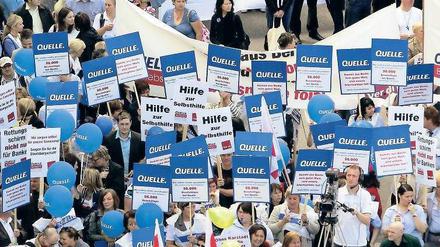 Vergeblicher Protest. Vor einem Jahr demonstrierten die Versandhaus-Mitarbeiter noch für ihren Arbeitsplatz. Foto: dpa