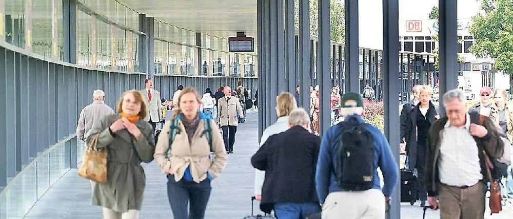 Der Bahnhof am Schönefelder Flughafen liegt schon im Tarifbereich C. 