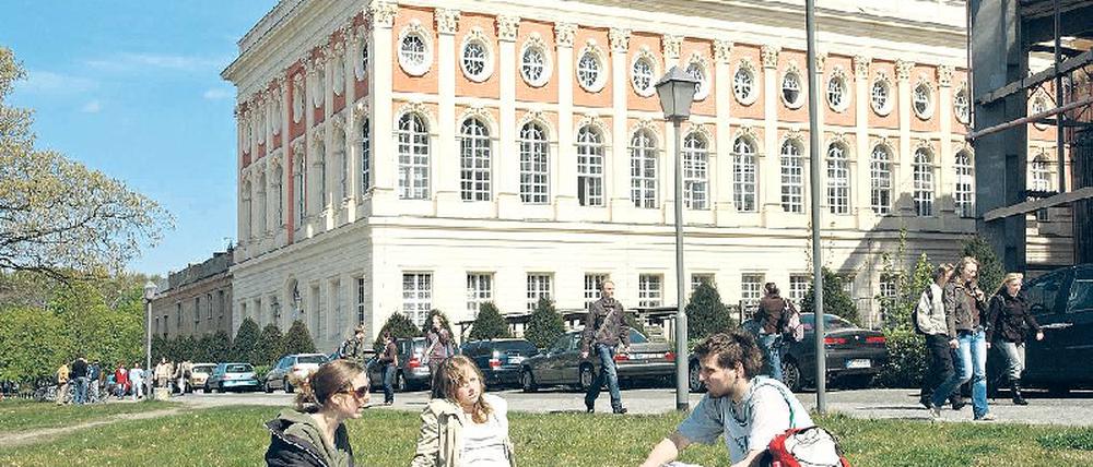 Anspruch. Die Uni Potsdam profiliere sich als „mittelgroße Spitzenuniversität“, lobt Ministerin Münch.Foto: Uni Potsdam/Karla Fritze