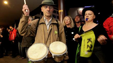 Die Menschen gehen auf die Straße, weil sie nicht einverstanden sind - wie hier in Stuttgart.