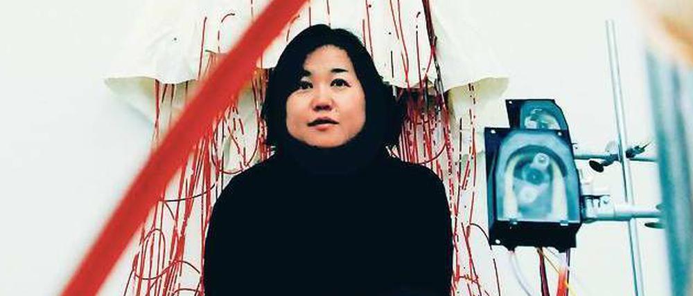 Netzwerkerin. Shiota macht eine Infusionspumpe zur Kunst.