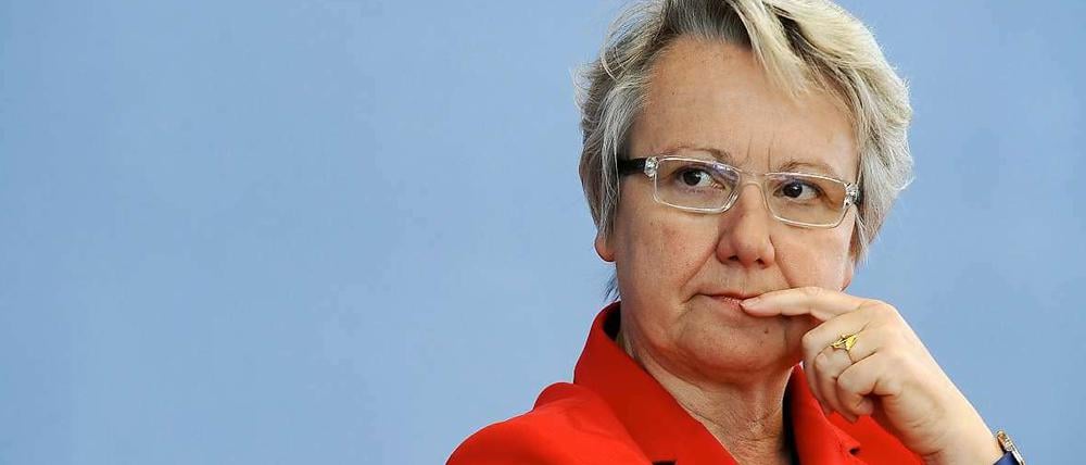 Annette Schavan ist seit 2005 Bundesministerin für Bildung und Forschung. Zuvor leitete sie zehn Jahre lang das Kultusministerium in Stuttgart. Von 1994 bis 2005 war sie Vizepräsidentin des Zentralkomitees der Deutschen Katholiken.