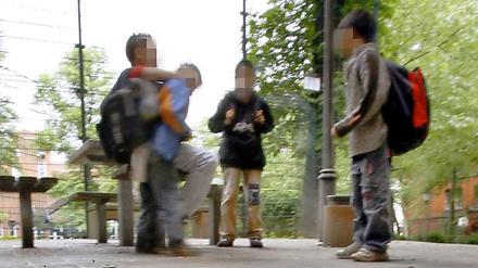 Machtspiele auf dem Schulhof. In bestimmten Berliner Bezirken offenbar keine Seltenheit.