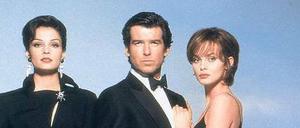 Da kann das Original nicht mithalten. Pierce Brosnan mit starken Frauen als Agent 007 in „Goldeneye“. Der echte Agent sah nicht ganz so gut aus.