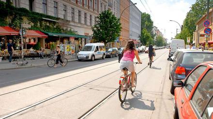 Cafés, Restaurants, Läden - die Kastanienallee in Prenzlauer Berg.
