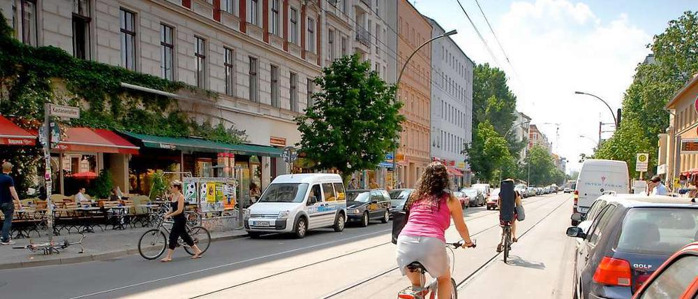 Cafés, Restaurants, Läden - die Kastanienallee in Prenzlauer Berg.