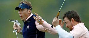 Die Europäer Ian Poulter (l.) und Graeme McDowell studieren im Training schon mal ihre Posen für den Wettkampf ein.