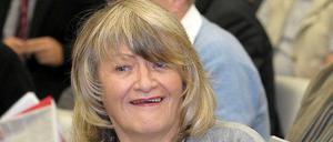 Burka oder Mantel des Schweigens? Alice Schwarzer will beides nicht und packt es weg.