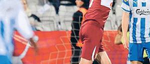 Hoch und rein. Stuttgarts Martin Harnik traf vier Minuten vor Ende zum 2:1. Foto: dpa