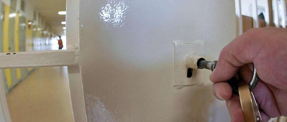 In der JVA Tegel wurde bei einem Sicherheitsverwahrten kinderpornografisches Material gefunden. 