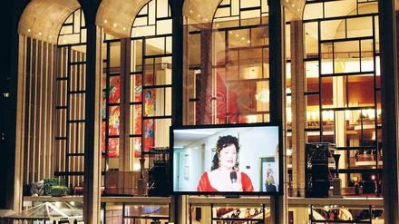 Werbung in eigener Sache. Die New Yorker Metropolitan Opera bei der „Tosca“-Premiere im Herbst 2009.