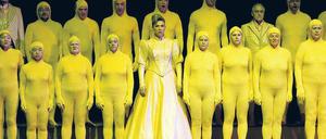 Die Geburt der Tragödie aus dem Geiste Nietzsches, Polleschs und Schlingensiefs. In der Mitte: Sopranistin Annette Dasch. Foto: dpa