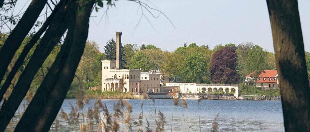 Unverbautes Idyll. Unweit der historischen Meierei am Jungfernsee ist eine Bootsmarina mit vier Stegen geplant – zum Ärger der Anwohner und des Schlösserchefs Dorgerloh.