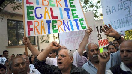 Roma demonstrieren im bulgarischen Sofia gegen die französische Abschiebepraxis.