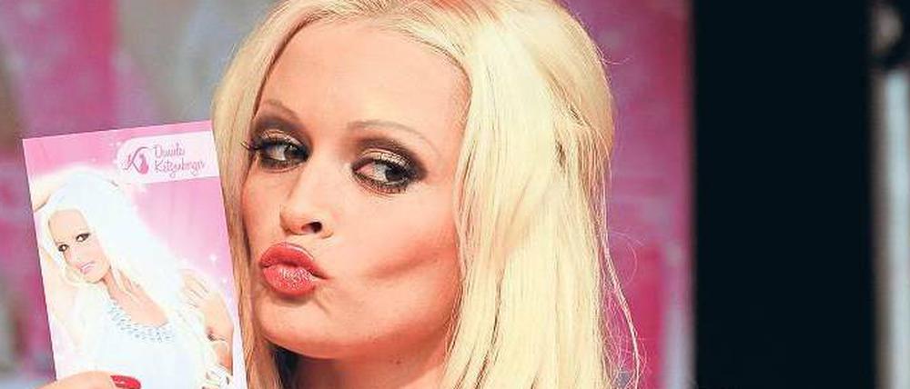 Multimediale Erscheinung. Inzwischen hat Daniela Katzenberger auch eine CD, die sie Anfang September in Berlin vorgestellt hat. Auch darüber wird sie ausführlich in der Vox-Soap „Daniela Katzenberger – natürlich blond“ berichten. Foto: Hannibal Hanschke/dpa