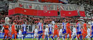 Rattern und Rackern: Beim "S-Bahn-Derby" zwischen Union und Hertha sind die Fangruppen nur bei der Anreise vereint.