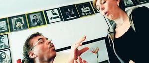 Musik macht mobil. Der Belcanto-Tenor Rafael Ortiz unterrichtet die Hobby-Opernsängerin Martina Andersohn.