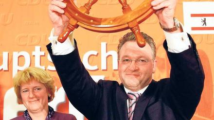 CDU-Landeschef Frank Henkel (mit der CDU-Bundestagsabgeordneten Monika Grütters) sucht noch nach Profil. 