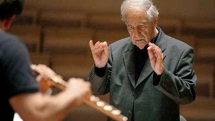 Schmerzensmann und Schöntöner. Pierre Boulez probt für seinen Auftritt mit den Berliner Philharmonikern.