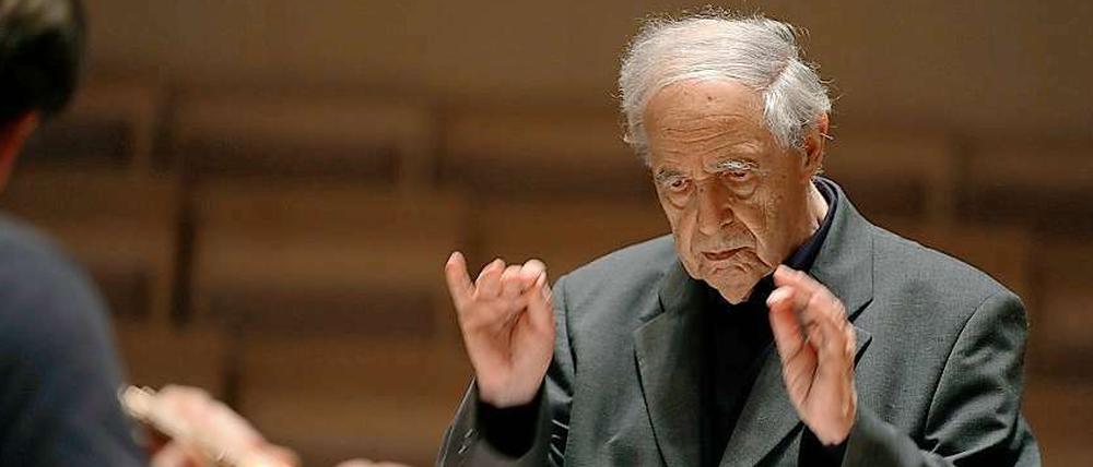 Schmerzensmann und Schöntöner. Pierre Boulez probt für seinen Auftritt mit den Berliner Philharmonikern.