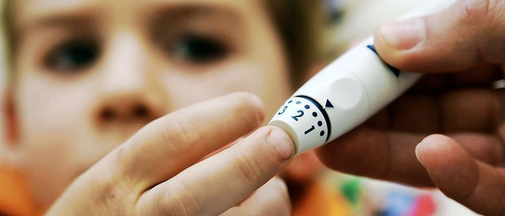 Die Zahl der minderjährigen Diabetes-Patienten in Deutschland steigt. In Berlin sind über 1300 Schulkinder betroffen.