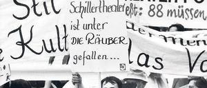 West-Opfer. 1993 protestierten Theaterleute und Publikum gegen die Schließung des Schillertheaters – vergebens. Foto: Ullstein