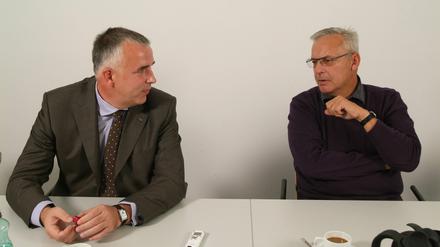 Werner Gegenbauer (60, rechts), ist Präsident von Hertha BSC und Aufsichtsratschef einer Gebäudereinigungsfirma. Dirk Zingler (46, links) ist Präsident des 1. FC Union und Baustoffunternehmer. Beide trafen sich zum Doppelinterview beim Tagesspiegel.