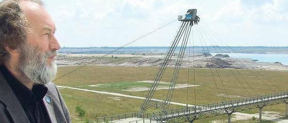 Guten Mutes. IBA-Chef Rolf Kuhn hofft, dass auch bisher nicht verwirklichte Projekte noch realisiert werden, etwa der Steg über den Sedlitzer See sowie ein Lagunendorf. Foto: dpa/ZB