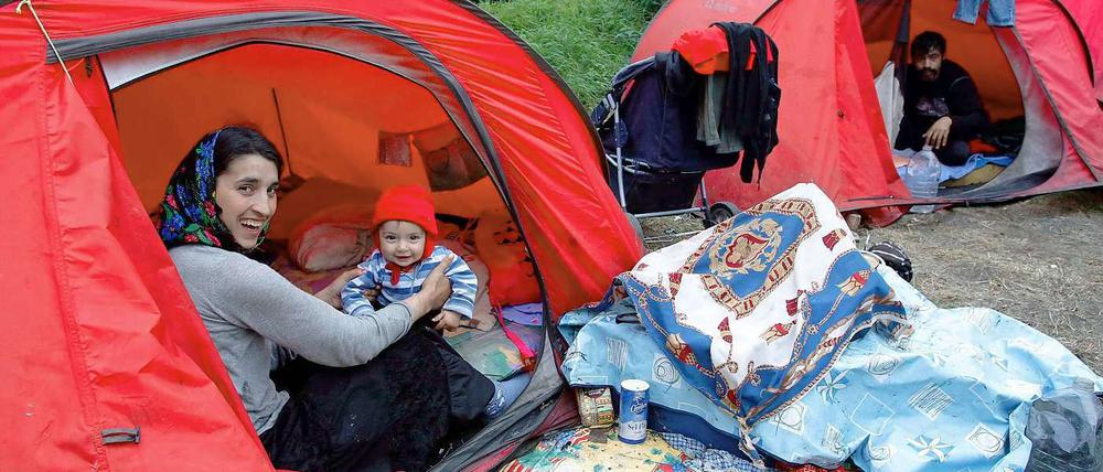 In Zelten leben diese Roma-Familien in Frankreich, nachdem sie ein illegales Lager bei Lille verlassen mussten.