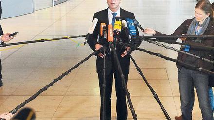 Unruhe im eigenen Haus. Als „aufgeräumt und optimistisch“ wird Guido Westerwelle in der Parteiführung beschrieben, nachdem er aus dem Mallorcaurlaub zurückkehrte. Dies ist allerdings bisher wenig nach außen gedrungen.