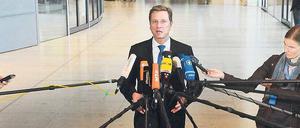 Unruhe im eigenen Haus. Als „aufgeräumt und optimistisch“ wird Guido Westerwelle in der Parteiführung beschrieben, nachdem er aus dem Mallorcaurlaub zurückkehrte. Dies ist allerdings bisher wenig nach außen gedrungen.