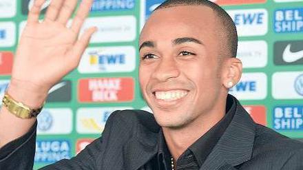 Ich grüße Sie. Der Brasilianer Wesley steht vor seinem Debüt für Werder.