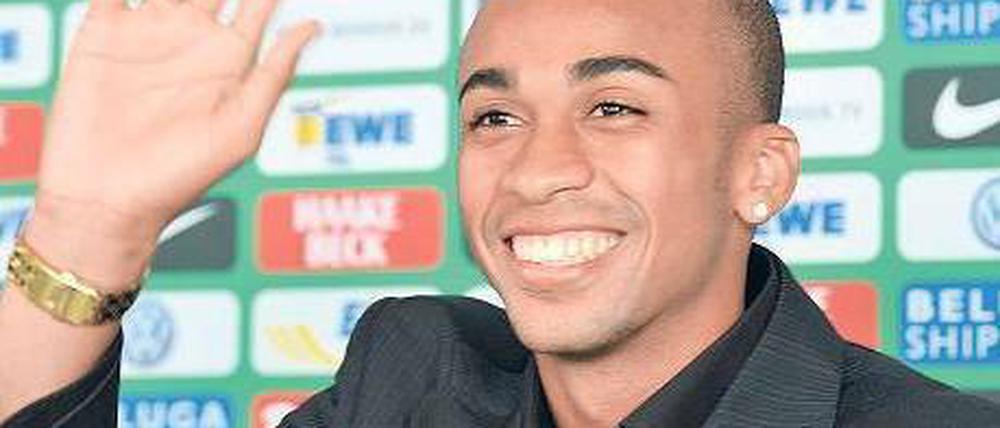 Ich grüße Sie. Der Brasilianer Wesley steht vor seinem Debüt für Werder.