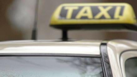 Der Preisdruck ist groß: Immer mehr Taxifahrer bieten vergünstigte Fahrten ohne Taxameter an - um am Markt eine Chance zu haben.