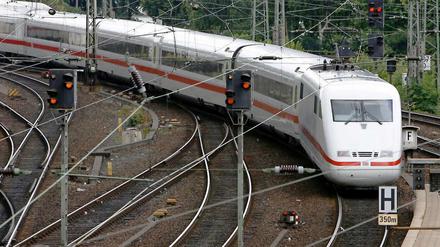 Das Thema Bahn hält sich hartnäckig auf den Titelseiten.
