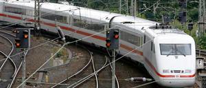 Das Thema Bahn hält sich hartnäckig auf den Titelseiten.
