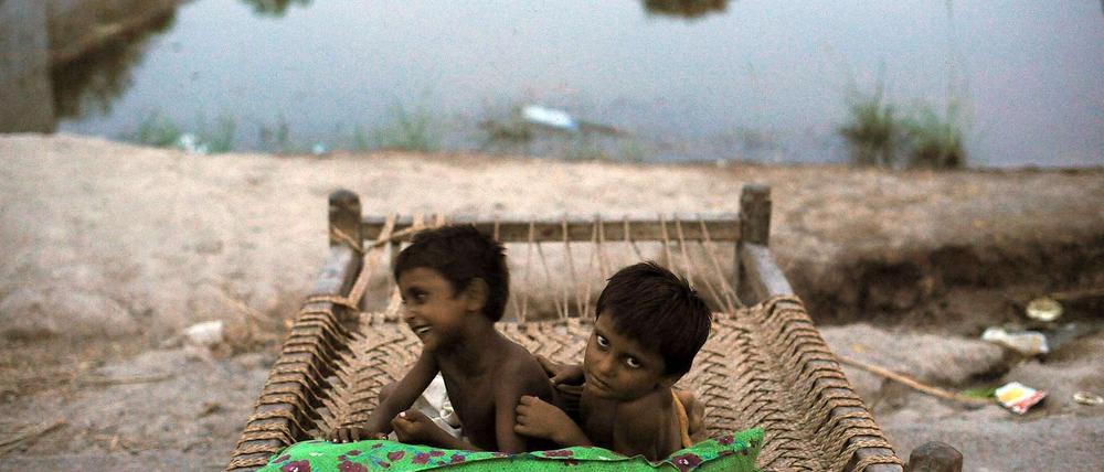 Auf Spenden angewiesen. Jungs in einem provisorischen Camp im Norden des Landes.