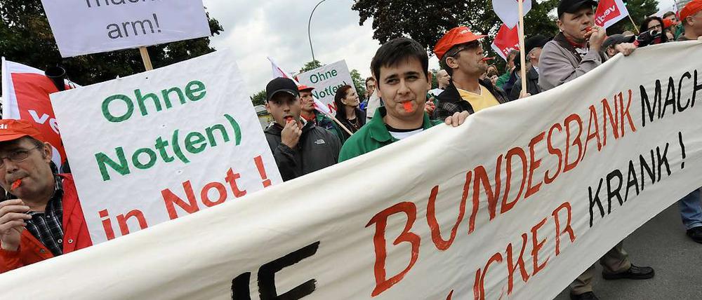 Mitarbeiter der Bundesdruckerei protestieren in Frankfurt gegen Auftragsvergabe ins Ausland.