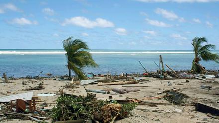Der verwüstete Strand bei dem Ort Lalomanu an der Südküste Samoas am 30.09.2009.
