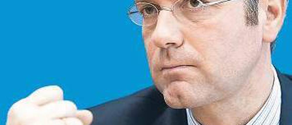 Bereit zum Machtkampf. Bundesumweltminister Norbert Röttgen, hier auf einer Pressekonferenz im Juli, will CDU-Landeschef in NRW werden. 