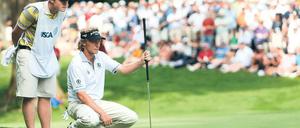 Stoiker auf dem Grün. Bernhard Langer überzeugt auch mit 52 Jahren durch seine endlose Geduld und enorme Konzentrationsfähigkeit. Foto: AFP
