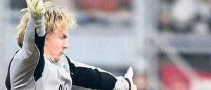 Mit Hand und Fuß. Am Dienstag verpflichtete der Klub den früheren HSV-Torwart Martin Pieckenhagen.