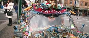 Dieses Olympiamobil hat ein kanadischer Sportfan mit Skiern und Schlittschuhen für immer getunt.