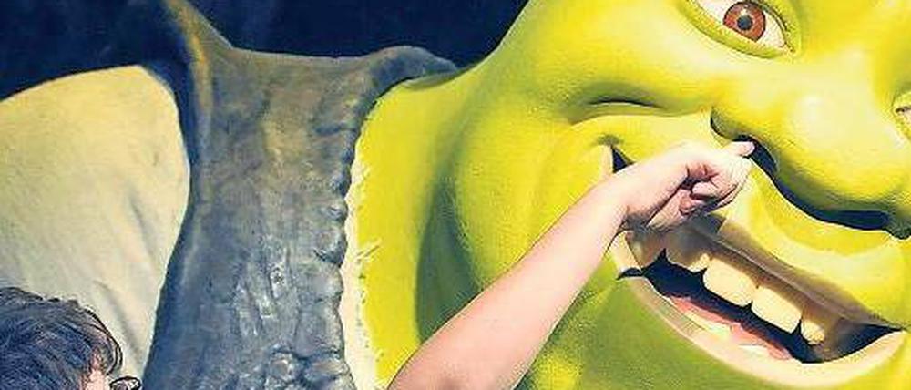 Bitte nicht niesen! Man kann Shreks Nase nicht gerade als zierlich bezeichnen, auch die Ohren sind alles andere als elegant. Er hat es dennoch zum Filmstar gebracht und seit gestern auch zur Figur bei Madame Tussauds Unter den Linden. Foto: Preiss/ddp