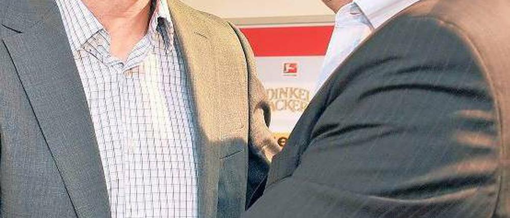 Willkommen. Vorstand Ulrich Ruf (r.) empfängt Sportdirektor Fredi Bobic.